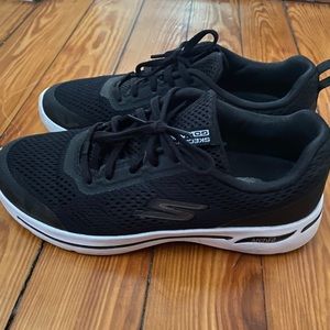 Skechers Women Arch Fit Performance Go Walk 7 EUC